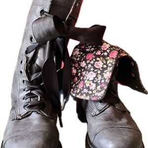 Dr. Martens Triumph 1914 Black floral Moto combat boots